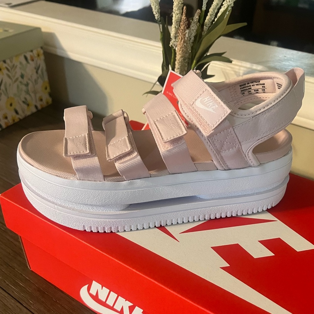 Nike icon classic sandal